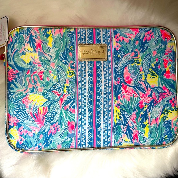 Lilly Pulitzer Handbags - Lilly Pulitzer 13” laptop case. NWT.